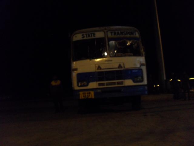 der Bus von vorne indischer Bus