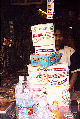 Kippen, Wasser, Klopapier Kippen, Wasser, Klopapier